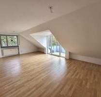 Charmante 2 Zimmer DG-Wohnung mit Balkon, EBK uvm. in Wendelstein OT.