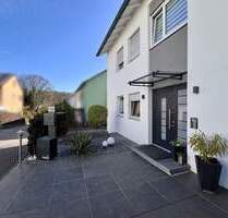 Modernisiertes Zweifamilienhaus mit ausgebautem Dachgeschoss und Garten - Plochingen