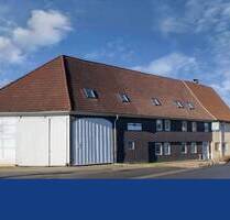 Mehrfamilienhaus mit drei vermieteten Wohnungen, zwei Garagen, großer Scheune und Garten direkt am See - Herzberg