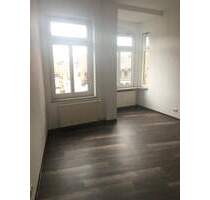 RENOVIERTE 2-ZI.-WOHNUNG - HEFNERSPLATZ - EINBAUKÜCHE - NEUER DESIGNBODEN - FUSSGÄNGERZONE - Nürnberg Lorenz