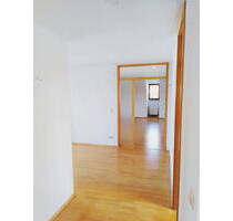 3,5 Zimmer DG-Wohnung ruhig, zentral, Holzparkett, Einbaumöbel - Bad Boll