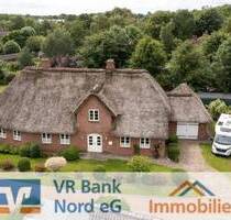 Repräsentatives FriesenhausEinfamilienhaus unter Reet mit Garage in attraktiver dörflicher Lage - Risum-Lindholm