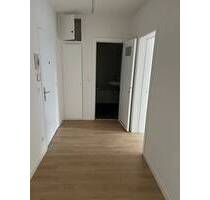 NEU Saniert, HH-Farmsen, 2,5 Zimmer Wohnung im 1.OG mit Balkon !Bitte beachten Sie unsere Fragen! - Hamburg Farmsen-Berne