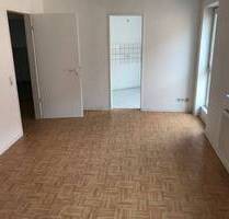 preiswerte 1 Zimmer-Wohnung mit Du.Bad u. Keller am Lutherplatz - Weißenfels