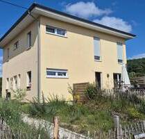 Freistehendes Wohnhaus mit Einliegerwohnung in schöner ländlicher Höhenlage - Nohfelden Eiweiler