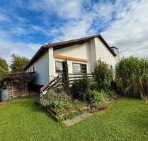 Seltene Gelegenheit in Osterhofen: Charmanter Bungalow mit Gartenidylle in ruhiger Siedlungslage