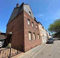 Modernisiertes Zweifamilienhaus mit großer Eigentümerwohnung in Alt-Hamborn! - Duisburg