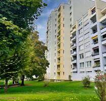 Helle 4,5 Zimmer-Wohnung mit Balkon, Aufzug und Tiefgaragenstellplatz in ruhiger Lage von Ludwigsburg