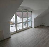 +++ 3-Zi.-DG-Whg. mit Balkon, EBK und TG-Stellplatz +++ - Waldkraiburg West