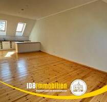 Zweigeschoßiges Reihenhaus mit großer 3-Raumwohnung, Einbauküche und Gartenanteil + Garage im Haus - Dippoldiswalde Naundorf