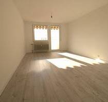 Frisch renovierte 2-Zimmer-Wohnung mit Abstellkammer, Balkon & Tiefgarage - Erstbezug ab 01.06.2025 - Oberasbach Altenberg