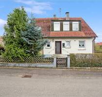 Raum für Ihre Ideen - Zweifamilienhaus in Bühl mit großem Potenzial und viel Platz! - Bibertal / Bühl