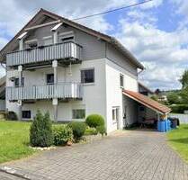 Sehr gepflegtes und modernisiertes 3 Familienhaus (voll vermietet) mit wunderschönem Garten in ruhiger Lage von Kölbi... - Kölbingen