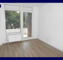 Helles, renoviertes 2-Zimmer-Apartment mit Balkon, Vinyl-Boden + separate Küche, Tageslichtbad - Düsseldorf Gerresheim