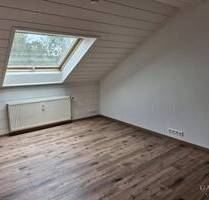 Modernes Wohnen in ruhigem Zweifamilienhaus! - Wangen