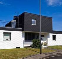 Gepflegtes Zweifamilienhaus mit kleiner Einliegerwohnung, 4 Garagen und Garten in Baesweiler - Baesweiler / Setterich