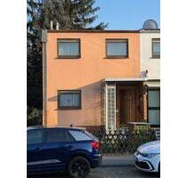 Gepflegtes Reihenendhaus, echte Parkettböden, Privatsphäre, herrlicher Garten und gute Nachbarschaft - Frankfurt am Main Praunheim