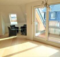 Dachgeschosswohnung mit Aufzug und Terrasse in urbaner Lage - Frankfurt am Main