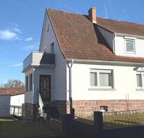 **Charmantes Ein-Zwei-Familienhaus (DHH) in Ortsrandlage** - Schlüchtern Herolz