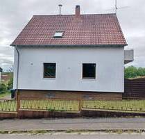 Einfamilienhaus mit zwei Garagen und großem Garten in ruhiger Lage - Jägersburg