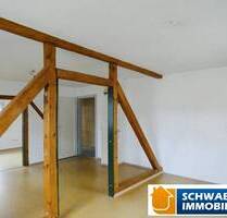 BARRIEREFREIE 4-ZIMMER-WOHNUNG mit Balkon, Doppelgarage und Nebengebäude in Asselfingen zu verkaufen!