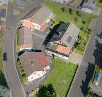 Bezugsfreies Einfamilienhaus mit Einliegerwohnung und großem Grundstück! - Karbach