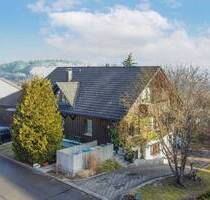 Eigenheim auch für mehrere Generationen mit Garten, 2 Garagen und Freistellplatz in Waldrandlage - Fridingen an der Donau