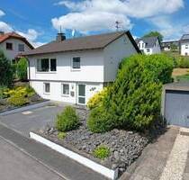 Ruhig gelegenes, freistehendes Haus mit Garten, Gartenhaus, Terrasse und Garage in Oberbettingen