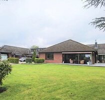 Exclusives Landhaus mit Pferdeboxen und weiteren Wohneinheiten im Nebengebäude. - Soderstorf Raven