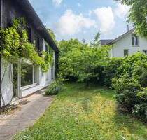 AIGNER - Ihr Rückzugsort im Grünen: Freistehendes Haus auf traumhaftem 834 m² Grundstück - München Allach-Untermenzing