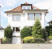 Geräumiges Wohnhaus mit zwei Garagen und Garten - Uelzen