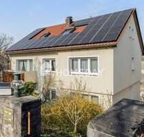 Charmantes ZFH mit großem Garten, ausgebautem Dachgeschoss, drei Garagen und vielem mehr - Benningen am Neckar