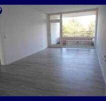 3-Zimmer-Wohnung + Loggia! Renoviert, separate Küche, Wannenbad, neuer Boden, Aufzug - Bochum Querenburg