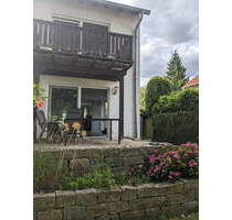 Helle Doppelhaushälfte, Fußbodenheizung, Garten mit Obstbäumen, 2 Terrassen, sonniges Dachstudio - Frankfurt am Main OT Nieder-Erlenbach