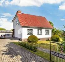 Struktur trifft Grün: Ein Haus mit Perspektive - Lüdershagen
