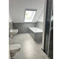 HOCHWERTIGES SINGLE-NEST IM DG MIT PARKETT, BALKON, FUßBODENHEIZUNG SOWIE MODERNEM BAD - Chemnitz Sonnenberg