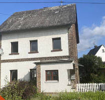 Geräumiges Einfamilienhaus mit Nebengebäude - Großholbach