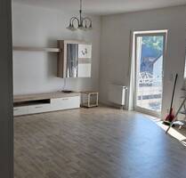 Haiger-Fellerdilln: Neu renovierte 3 ZKB Wohnung mit Balkon und Pkw-Stellplatz