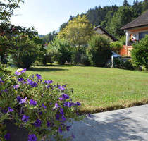 Attraktives Zweifamilienhaus mit tollem Außenbereich in ruhiger Lage von Sulzburg