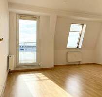 wunderbare Dachgeschosswohnung mit offener Küche + Balkon in Schloßchemnitz