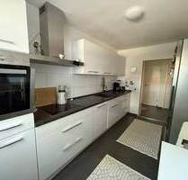 Charmante 2-Zimmer Wohnung mit Balkon und Tiefgaragenstellplatz - Königsbrunn