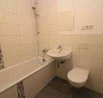 Große EG-Wohnung mit Wanne u. Balkon...Familien willkommen!!! - Freiberg