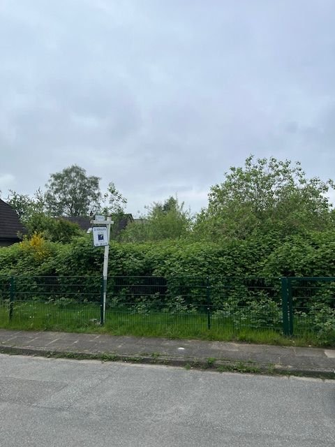 Zwei verbundene Baugrundstücke in NeuschönningstedtReinbek