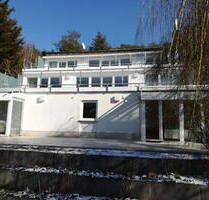 Einfamilienhaus (Terrassenbau) mit 2 großen Einliegerwohnungen - Lauda-Königshofen