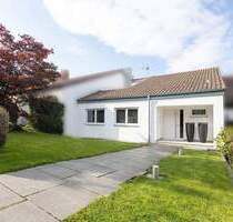 Wohnen mit Stil: Kernsaniertes Reihenhaus mit außergewöhnlicher Architektur und viel Privatsphäre - Talheim