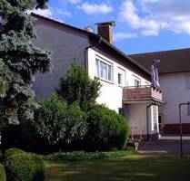 Mehrgenerationen Haus! 2 Fam. Haus + Einfamilienhaus auf einem großem Grundstück, 3 Garagen, vielen Stellplätzen in Büttelborn Klein-Gerau!