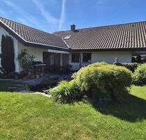 Familienparadies mit großem Garten! Einfamilienhaus mit ELW in Aidlingen