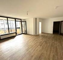 *Geräumige und gepflegte 2 Zimmer Mietwohnung mit Balkon und Aufzug in ruhigem Haus, KR Innenstadt* - Krefeld Stadtmitte