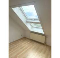 Kleine Wohnung im Dachgeschoss - 33.000,00 EUR Kaufpreis, ca.  33,00 m² Wohnfläche in Neuhaus am Rennweg (PLZ: 98724)