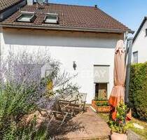 Platz für Ihre Träume: Einfamilienhaus mit Kamin, Terrasse und idealer Lage für die ganze Familie! - Ostelsheim